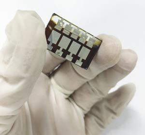 A perovskite photovoltaic cell that was produced without using the conventional thermal drying process offered better performance.