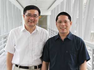 Yugen Zhang and Huaqiang Zeng at the A*STAR Institute of Bioengineering and Nanotechnology.