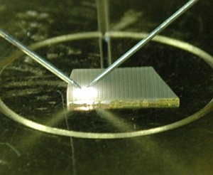 Photograph of a white LED based on the inclusion of quantum dots.