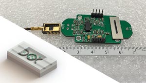 A schematic (left) and photograph (right) of a photonic dew point temperature sensor developed by Ji Fang Tao and co-workers, which works by detecting changes in the refraction of light as water molecules condense onto the device.